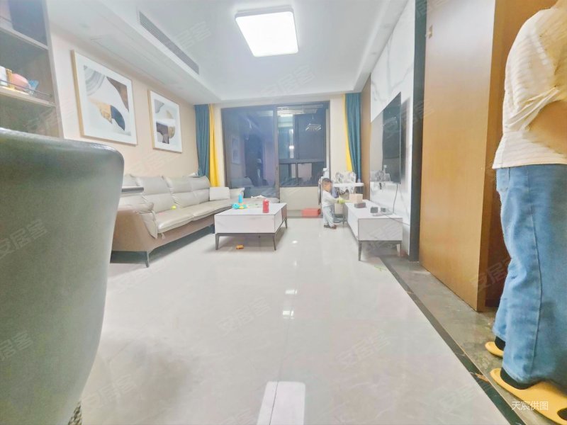 九号公馆三房两厅三卫精装修