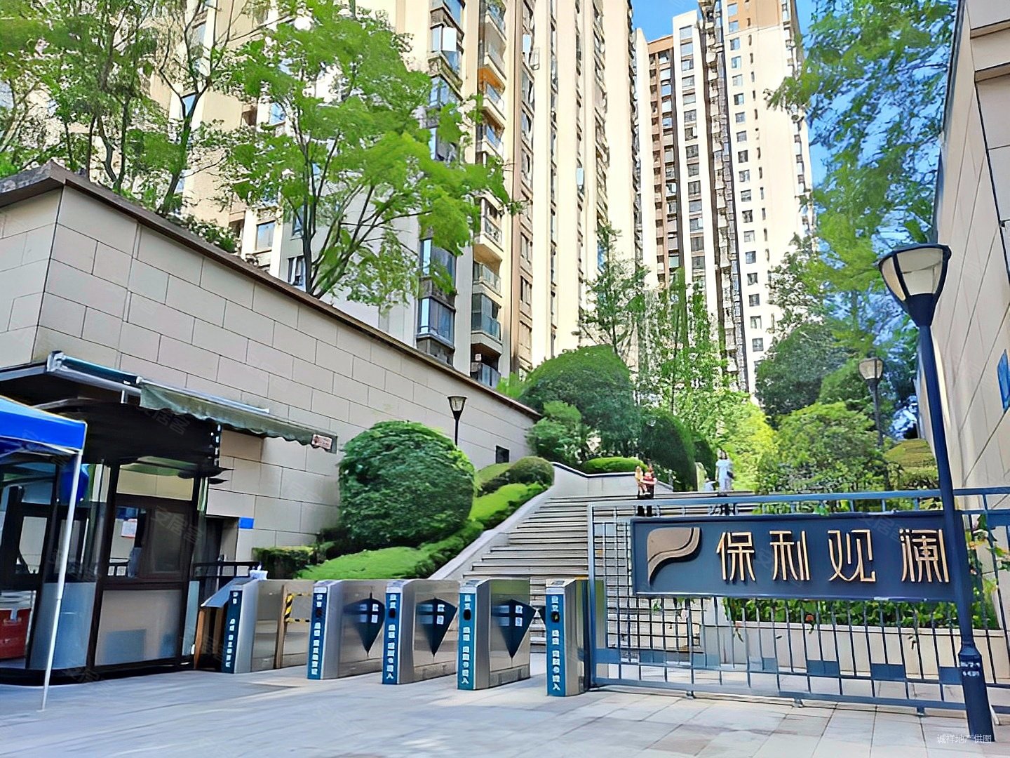 精装四房拎包入住江北嘴保利观澜三期次新小区正看中庭门口轻轨站