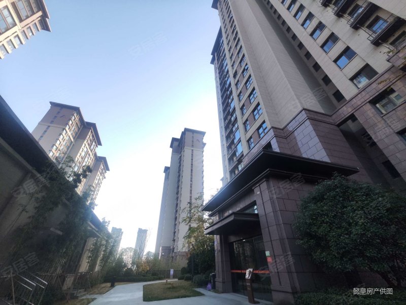 建业尊府 次新房 近医院 南北通透 大两房 有电梯