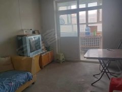 喀什喀什市喀什城区纺织厂小区地暖房 两室两厅一卫 六楼 简单家具 可洗澡做饭出租房源真实图片