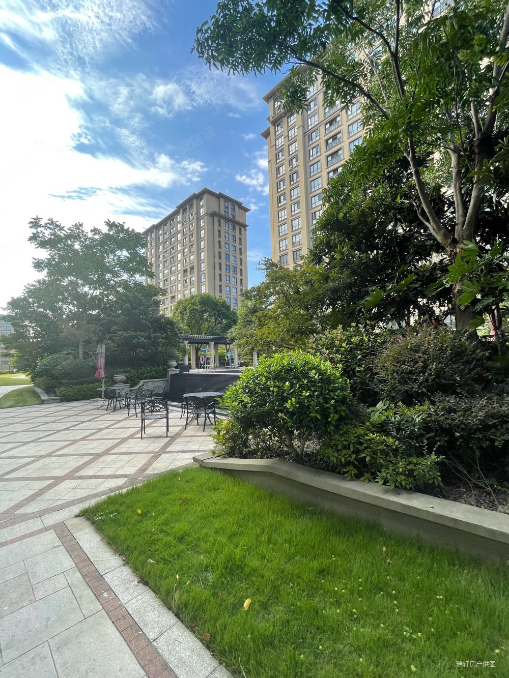 周巷嘉悦广场绿城惠园电梯房3室2卫边套新白坯120w车位另算