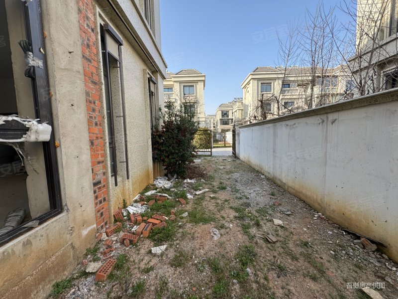 双拼别墅 有花园 有露台 实得近500平左右 可做7房,梧桐墅(别墅)二手