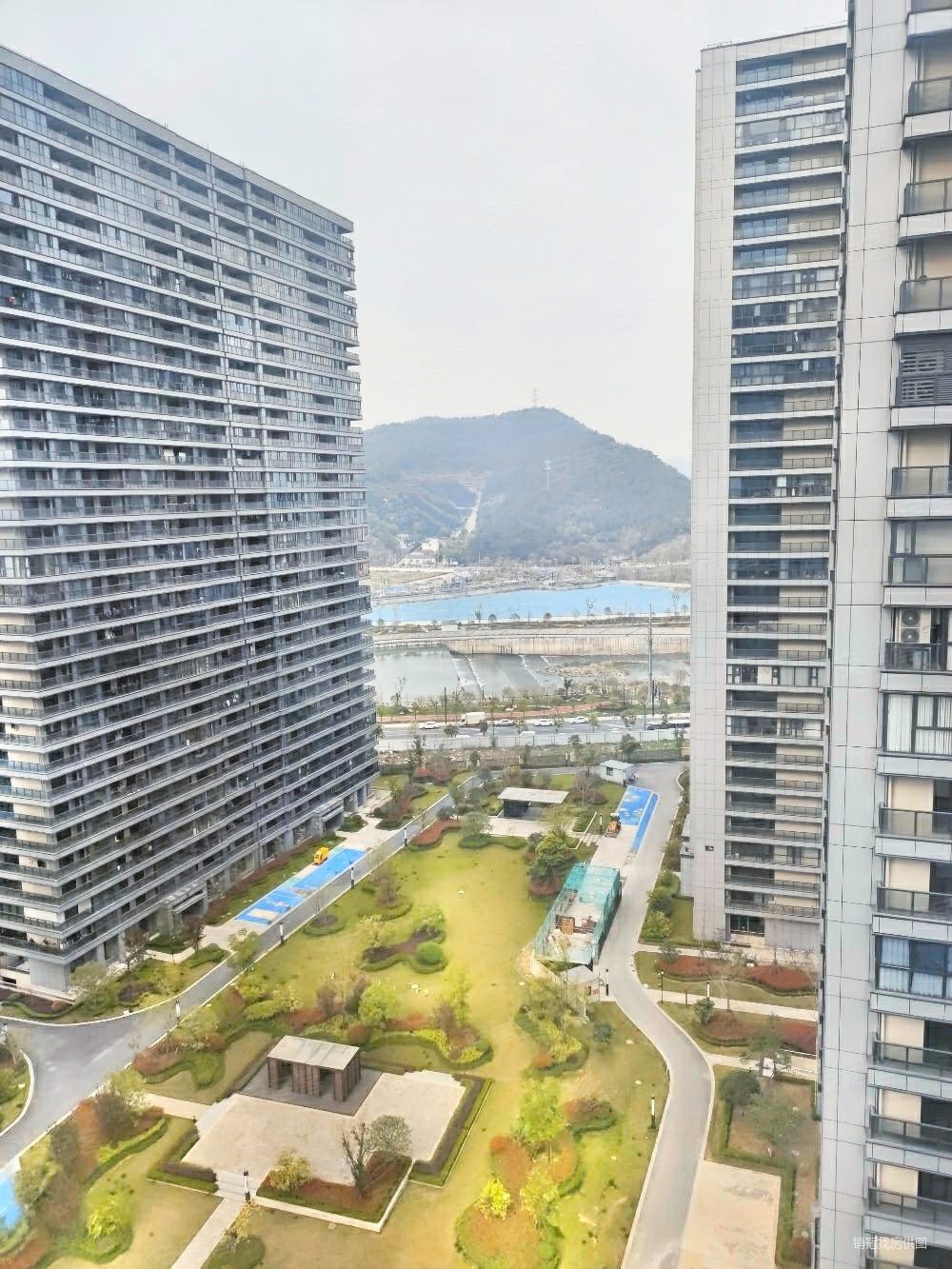 滨湖天地云台苑4室2厅2卫125.51㎡南232万