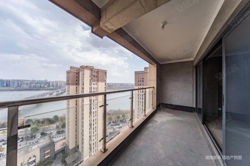 湘熙水郡毛胚四房 一线江景房 全明户型 高楼层 业主诚心出售