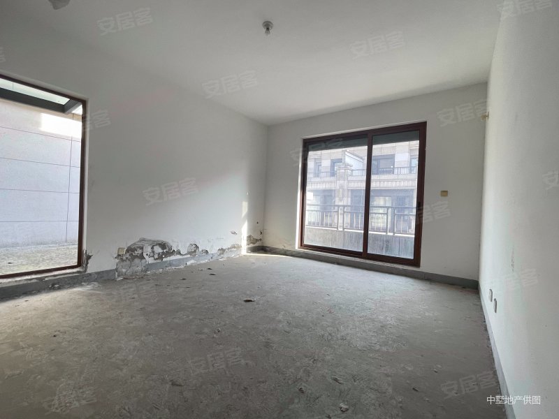 内森庄园,纯毛坯,带独立车库,全天采光日照位置