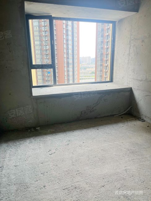 浐灞好房 售4999一平 门口地铁口 旁边有幼稚园,安诚御花苑(a区)二手