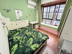 重庆南岸弹子石自己的房子 没人住 空置出来出租 家电什么的都是有的 可月付出租房源真实图片