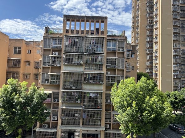 重庆璧山璧山高新区两山秀苑湿地公园旁,停车免费,无物业费,随时看房