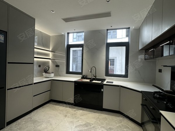 金华东阳横店秦宫壹号横店独栋别墅出租精装修直接拎包入住带大院子全屋地暖出租房源真实图片