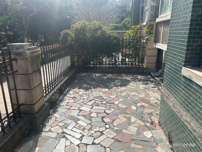 三湘世纪花城南院子北露台一套不错的房子客厅层高32米