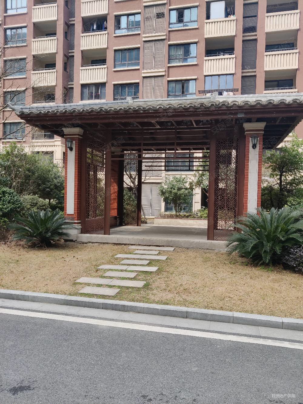 荣盛观湖景园3室2厅2卫100㎡南北115万