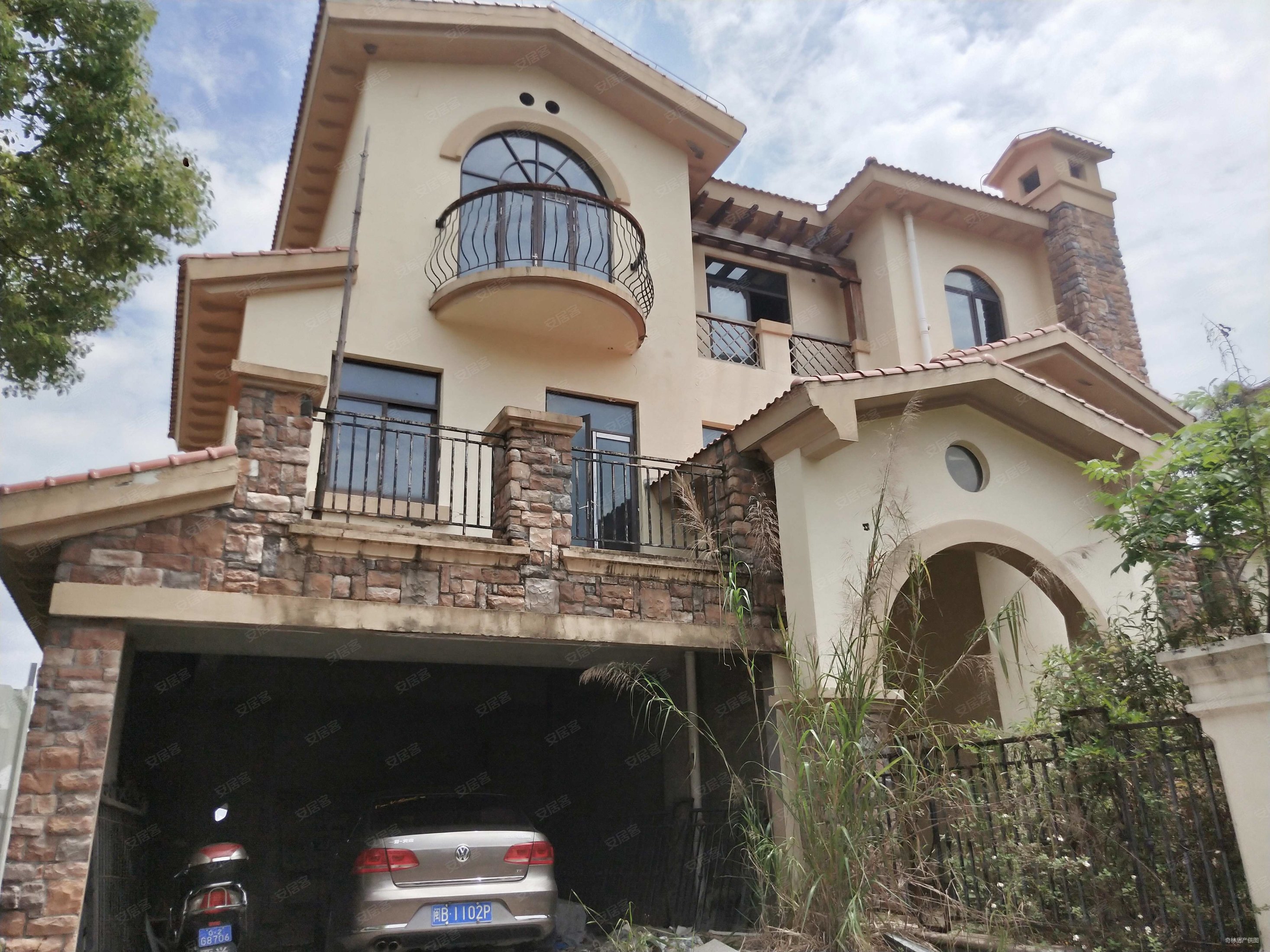 依山傍山 身份象征 藏珑别墅8室5厅6卫 743平