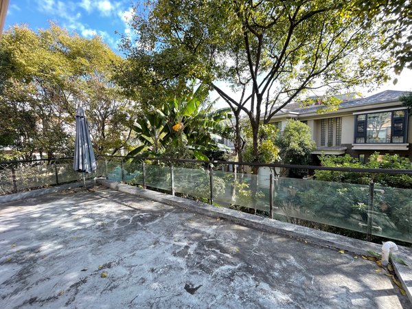 昆明西山滇池度假区滇池南郡滇池边精装联排端头别墅 花园300平 拎包