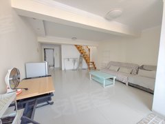 乳山银滩长江路带大露台 六楼带七楼 复式内楼梯 精装拎包入住 集市旁 中心出租房源真实图片