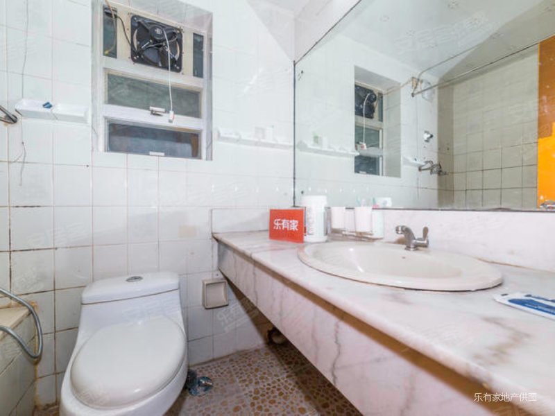 业主诚心出售海晖大厦电梯2房满五