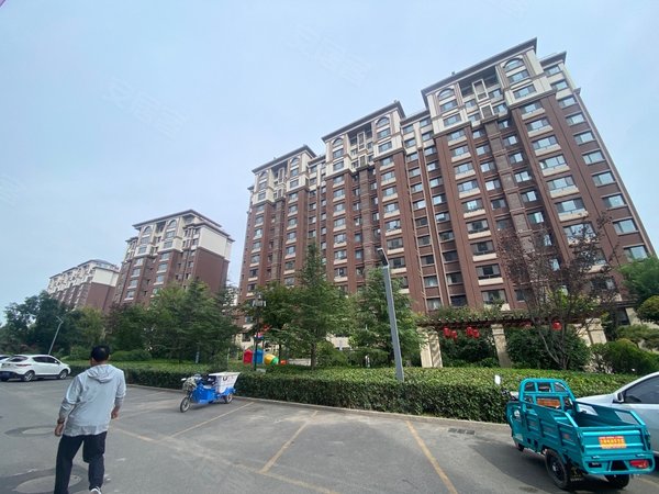 青岛城阳白云山公园青特小镇b区青特小镇 大套三带地下车位 2300 随时