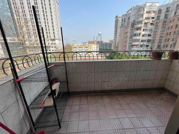 广州海珠南洲万华花园万华花园 中层三房大阳台  拎包入住3600即看楼