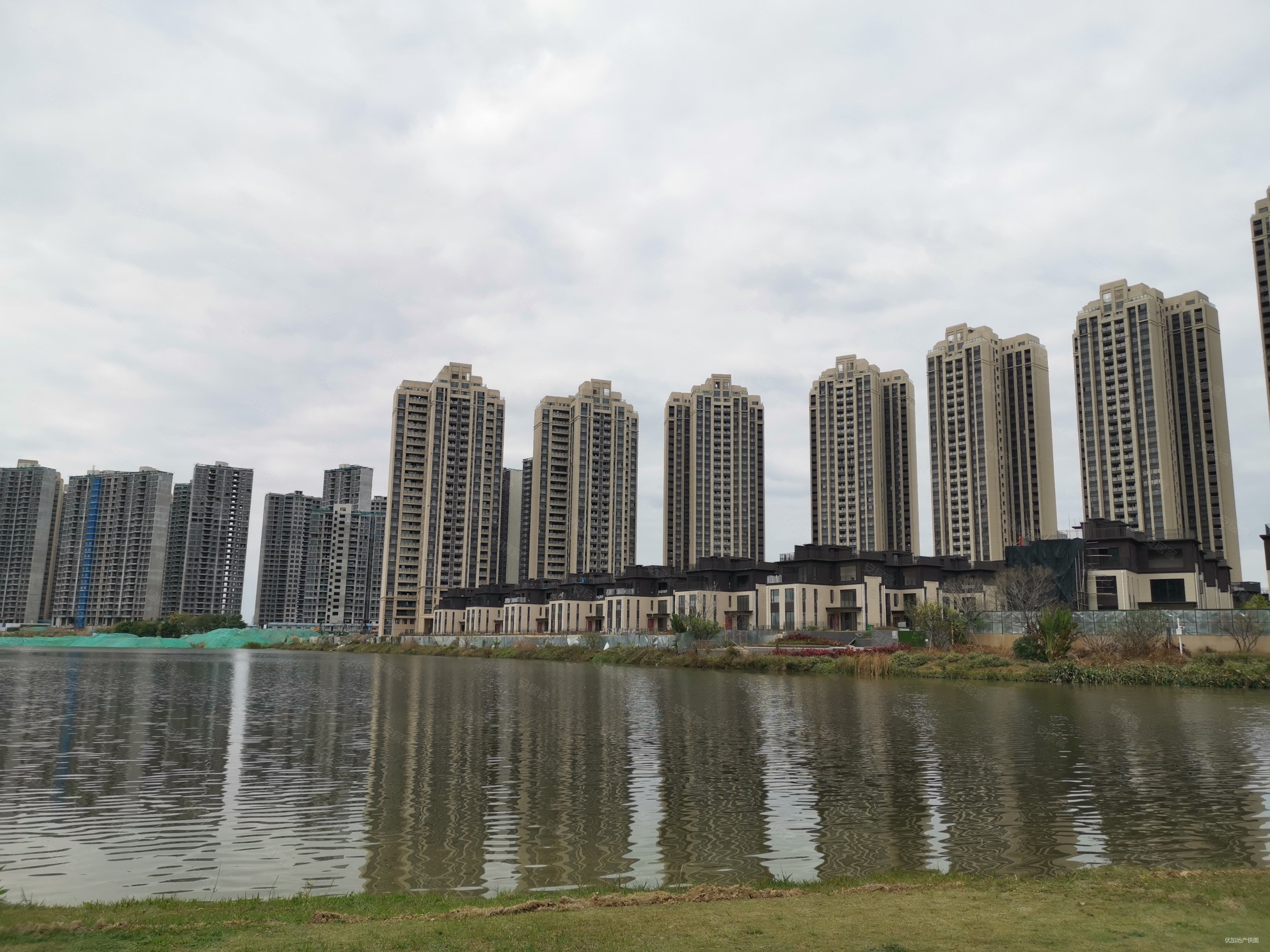 佛山房产网>佛山二手房>禅城二手房>绿岛湖二手房>信业阳光城檀悦