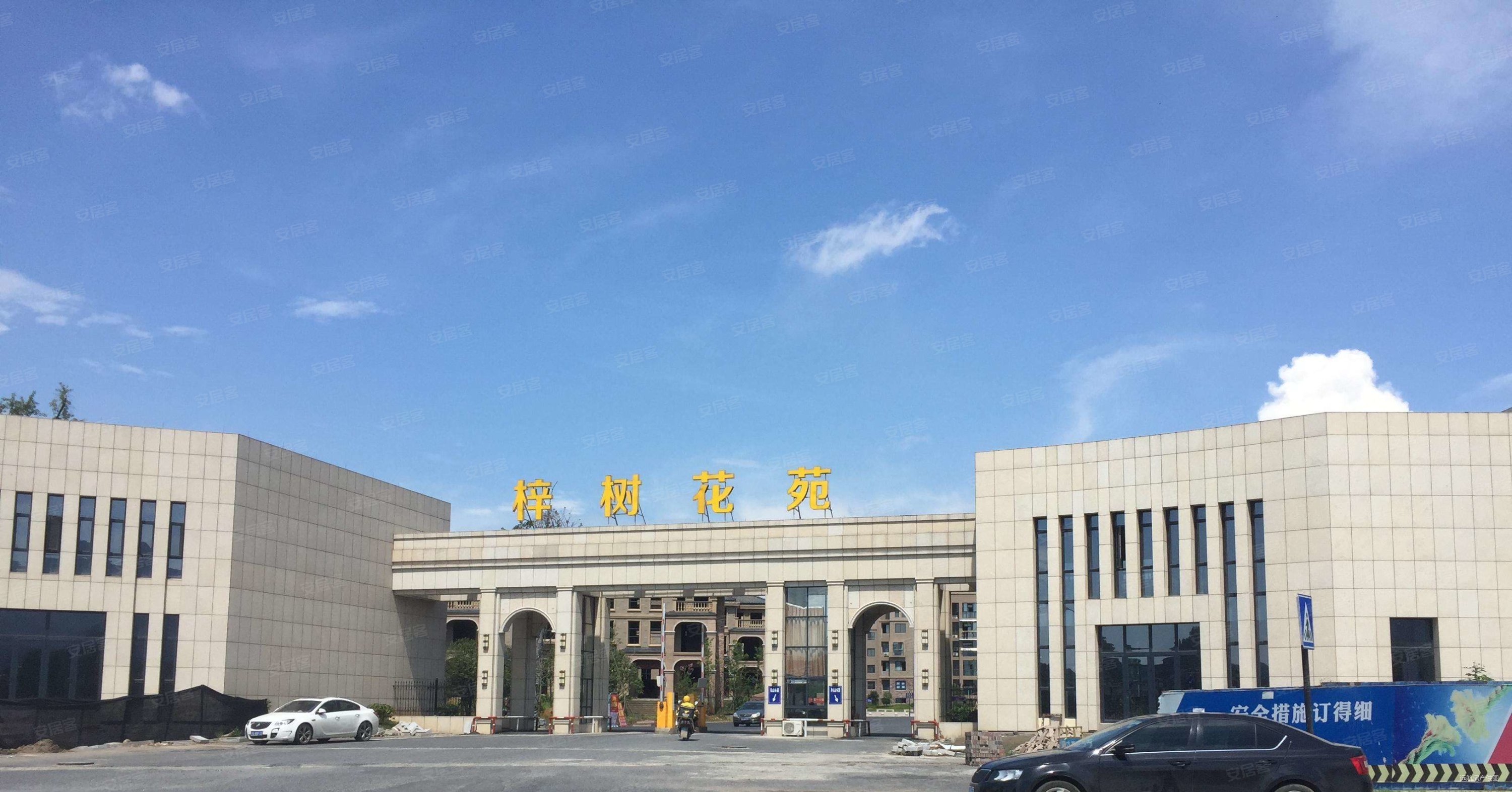 梓树花苑3室2厅2卫122㎡南北185万