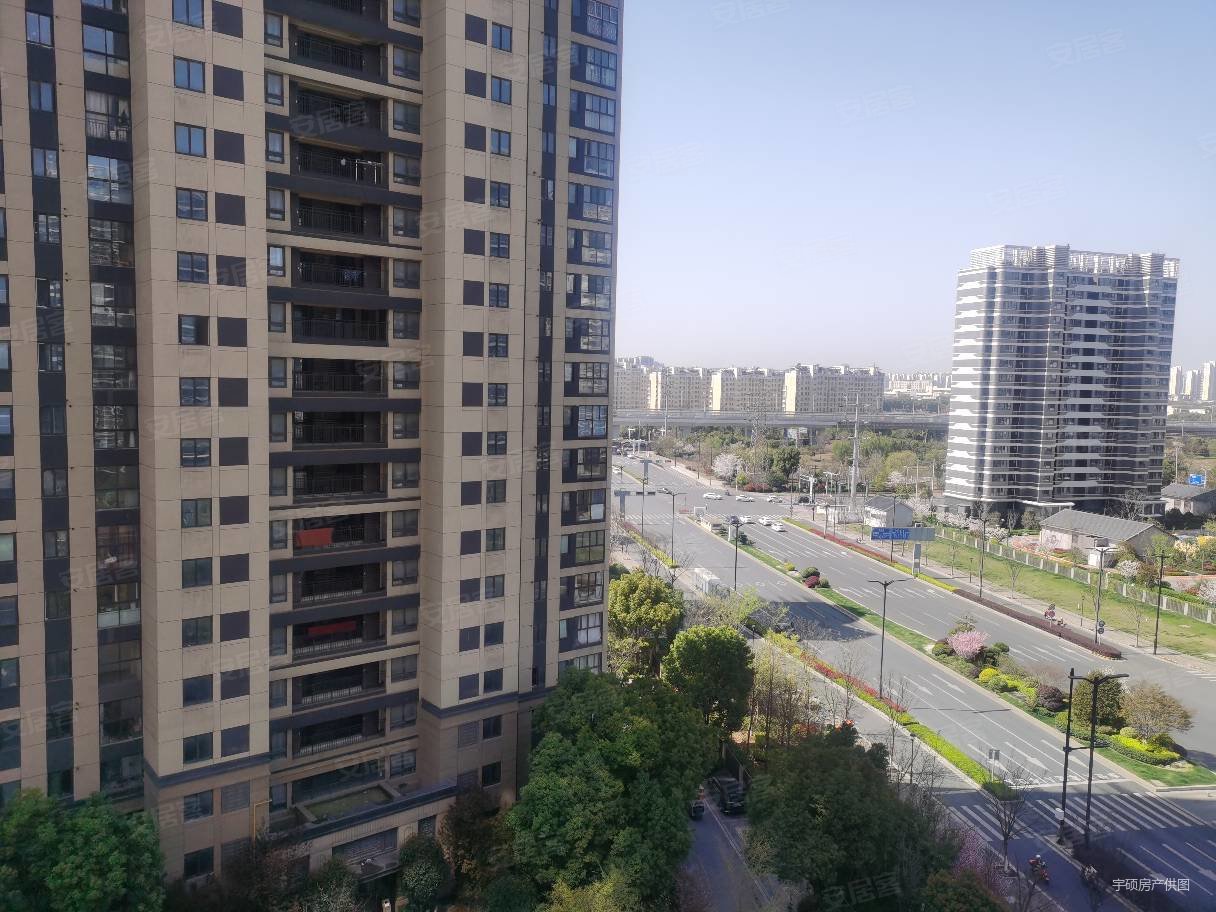 建发中泱天成中间楼层清水毛坯三室两厅两卫