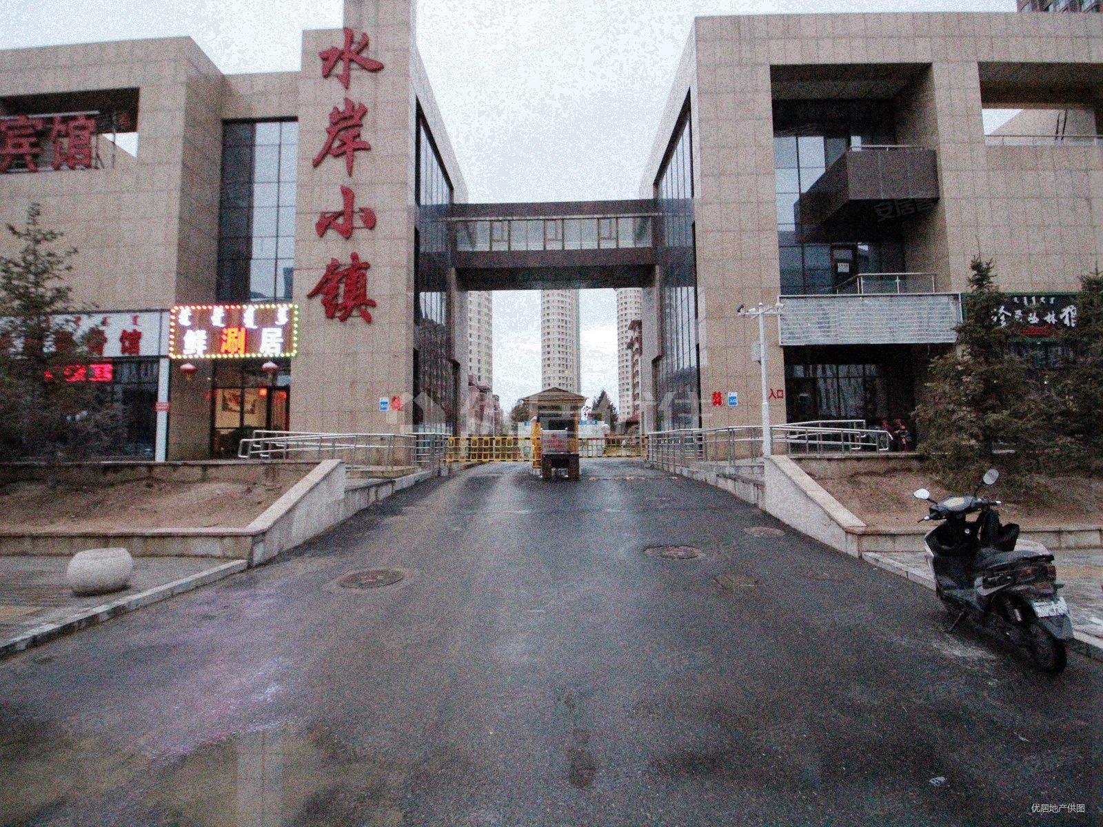 水岸小镇(ab区)3室2厅3卫206㎡南北300万