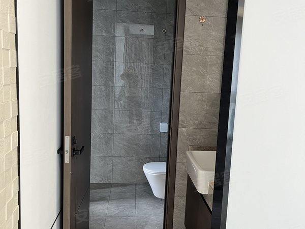 宝业大坂绿园 4室2厅2卫 包物业 包车位出租房源真实图片