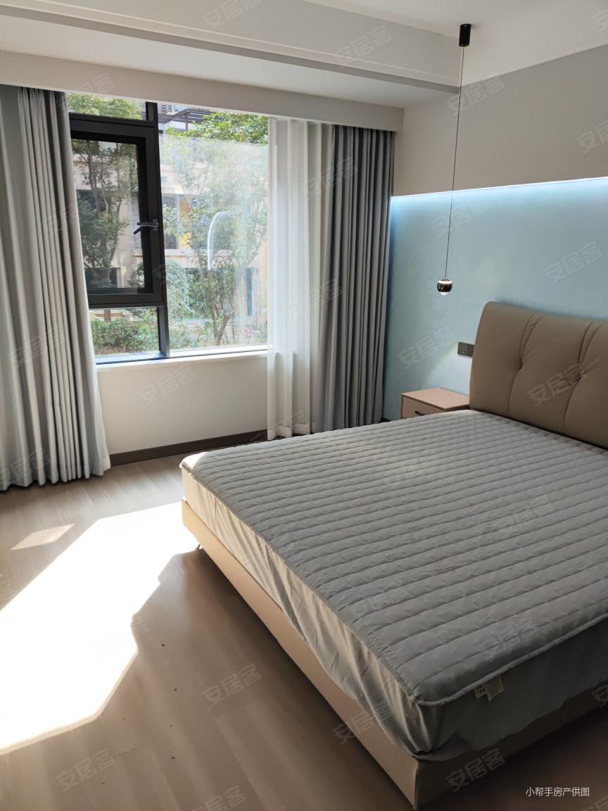 俊豪洋房精装修未入住家具家电齐全房东报价218万面谈