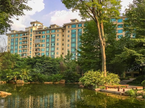 重庆渝北人和恒大华府人和地铁口(真正豪装235平大平层)中庭南北通透