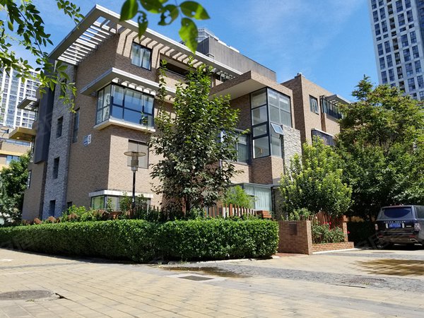 奥森别墅区 天溪园 234平下叠别墅 带南北大花园