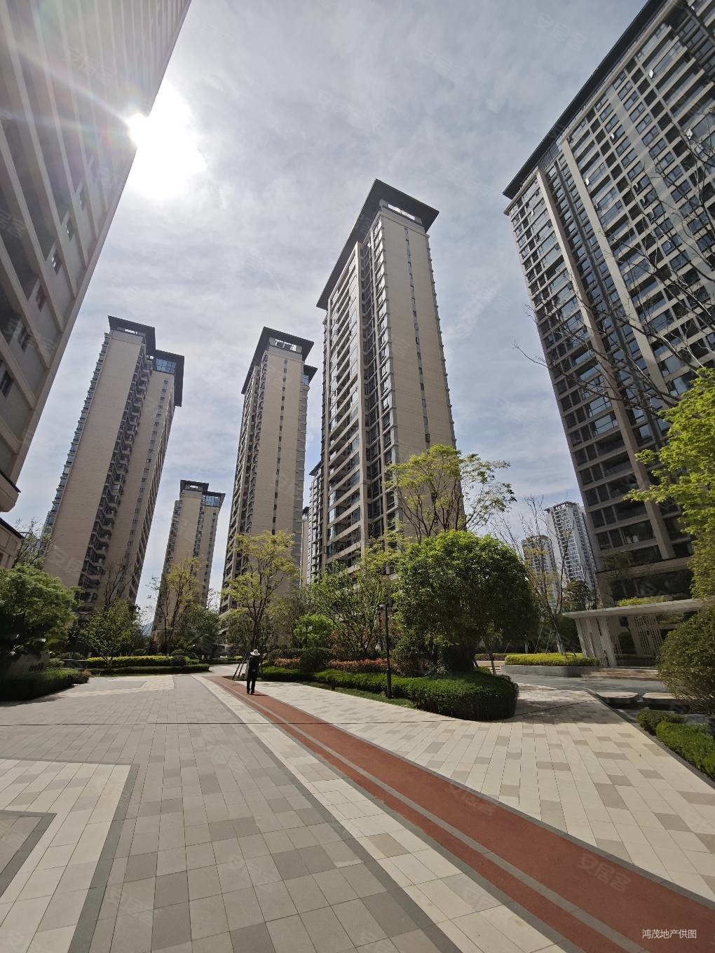 满两年临近草海湿地公园次新小区,融创文旅城山语海北区二手房,149万