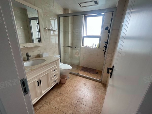 常熟常熟老街世茂御珑湾世茂御龙湾 4房2卫 中间楼层 双开门大冰箱 南