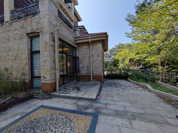 珠海高新区唐家湾远大美域新城(别墅)室内保养新,边户大花园180平