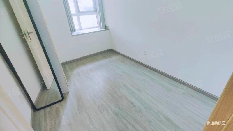 套三双卫户型,业主诚心,居家装修,拎包即入住,五彩城西区二手房,93万