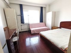 大连西岗五一广场小房干净又便宜,省下的钱留着娶媳妇真香 东方国际大厦出租房源真实图片