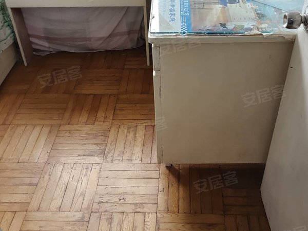 朝阳双塔大润发五一街三段小区短租南塔五一街金店附近3楼三室一厅床衣柜冰箱洗衣机热水器厨卫出租房源真实图片