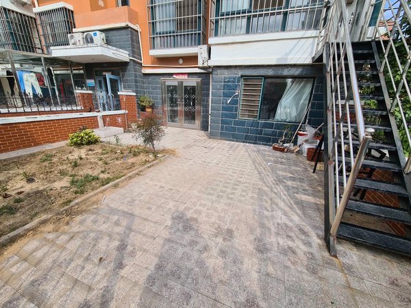 青岛莱西水集香格丽苑一楼带院儿 离万达不远 家具家电齐全 拎包入住