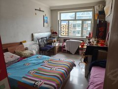 双鸭山尖山东山国际会展中心春晖小区步梯4楼，60平，一室一厅，南北通透，年租5000出租房源真实图片