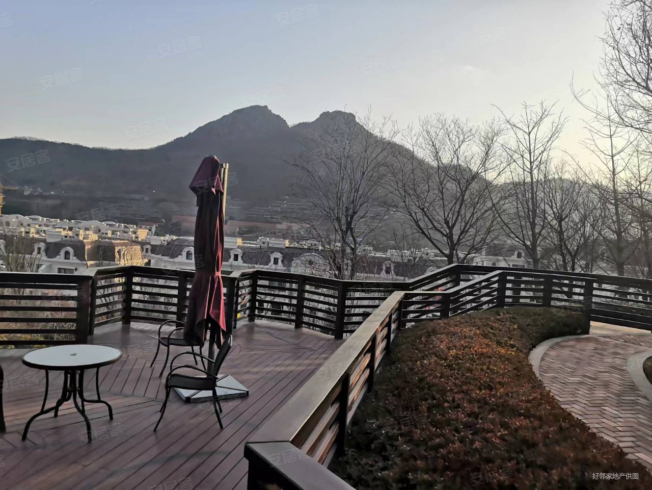 崂山波尔多小镇,大开间别墅,车库景观带旁,一手手续