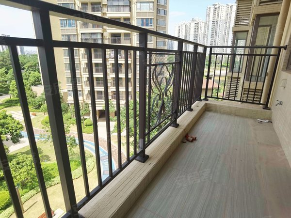 有钥匙,精装空房,总部基地,龙光玖誉湖林湖4房2卫出租房源真实图片