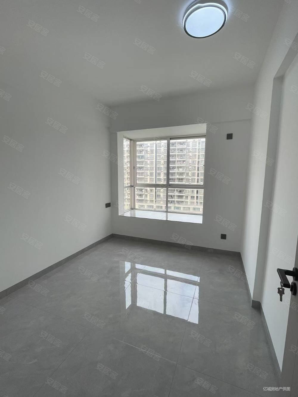 新晖雅苑3室2厅2卫116㎡北56.5万