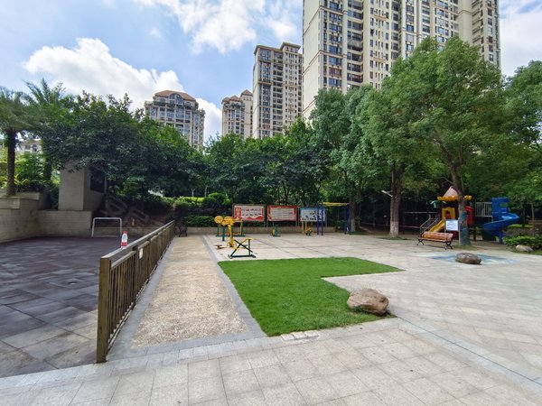 南宁青秀长湖路凤景湾航洋城地铁口 大四房高层品质小区 看房方便价格