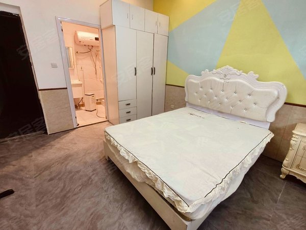 昆山玉山城南世茂蝶湖湾(别墅)临近加工区,南亚电子旁,蝶湖湾门口精装