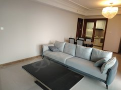 广汉行政广场北区公园急租！港式大横厅，精装大套三，全屋品牌家具家电出租房源真实图片