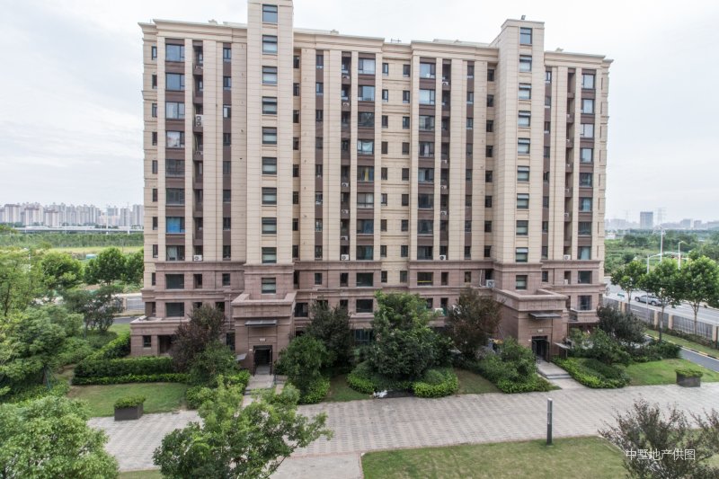 蓝光林肯公园3室2厅2卫139.89㎡南北183万