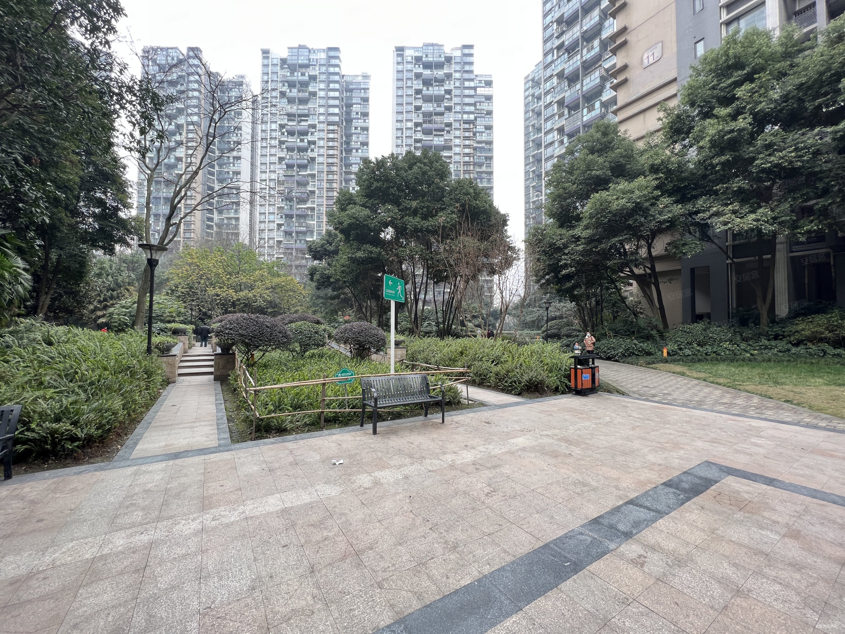 地铁口高新西万景峰一期居家套三双卫满五