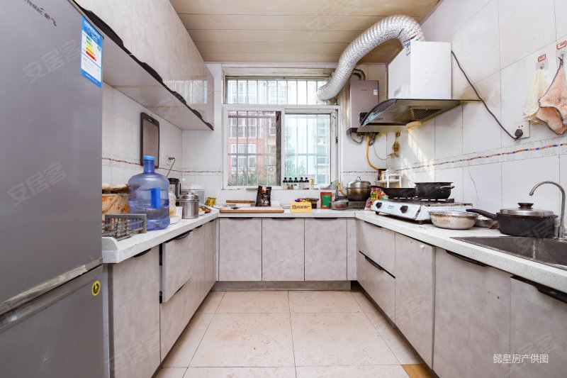 西工区洛浦公园商品住宅双卫购物方便精装可拎包入住