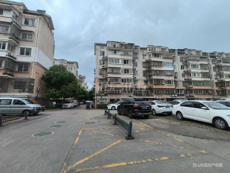 高铁旁,枫景苑91平米,99万,带装修,有车库,诚心出售