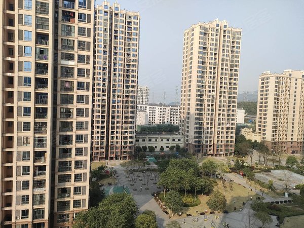 重庆北碚复兴和泰家园轻轨站刘家院子旁 简单装修两房出租房源真实