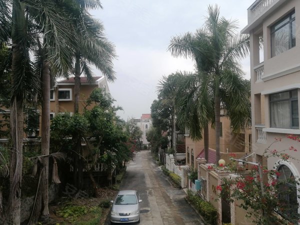 深圳大鹏新区葵涌御海湾山庄深圳独栋别墅看海景,带200平米私家花园.