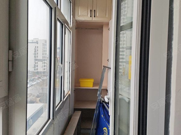 包头昆都仑八一公园钢院学府(商住楼)钢苑龙御花苑公寓，精装，一室一厅，拎包入住出租房源真实图片